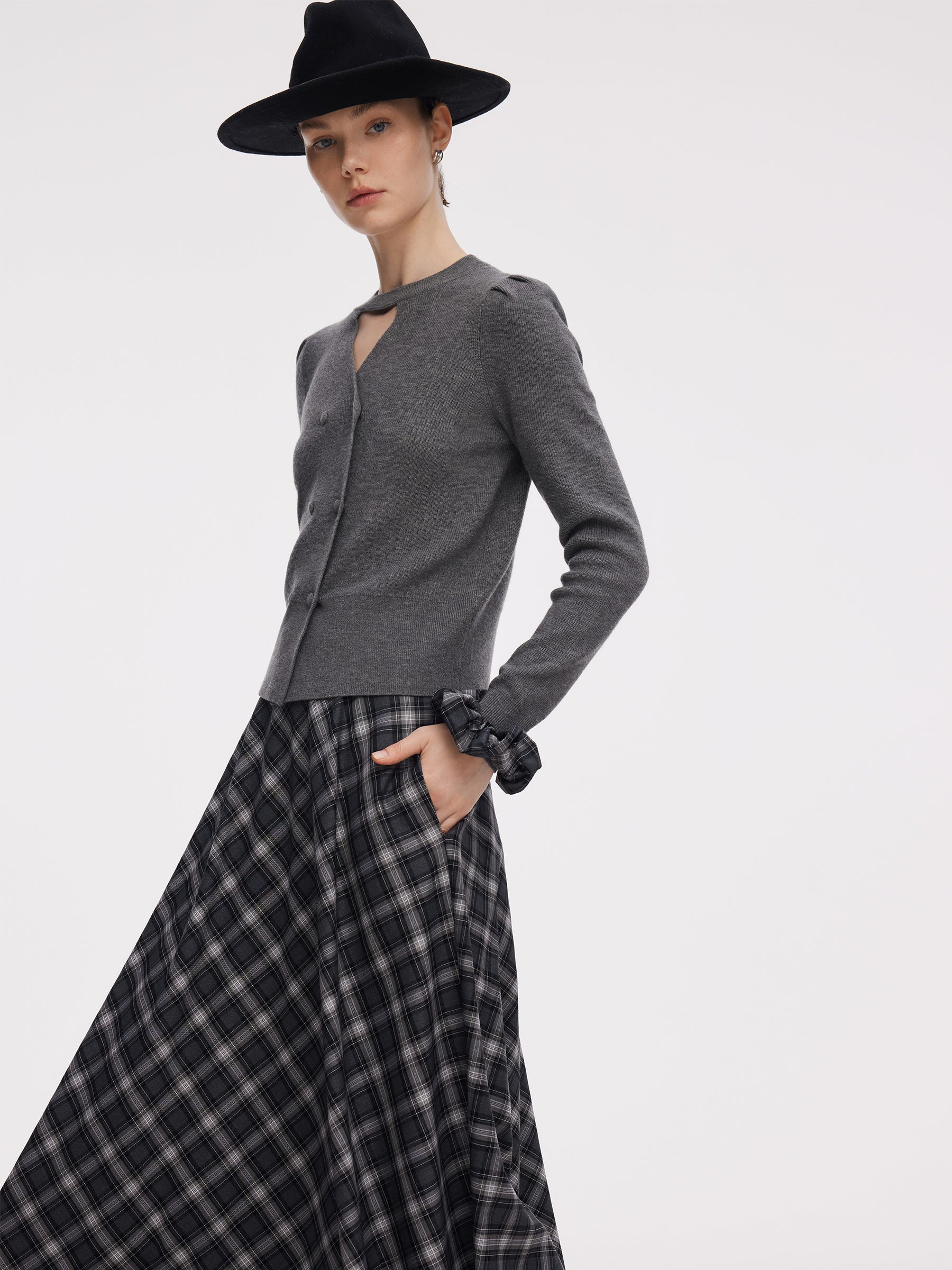 Cut Out V-Neck Long Sleeve Women Knit Top